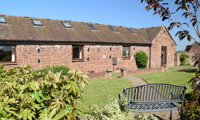 Eaton Mascott Cottage | PARRS MEADOW COTTAGE, family friendly, with a garden in Pitchford