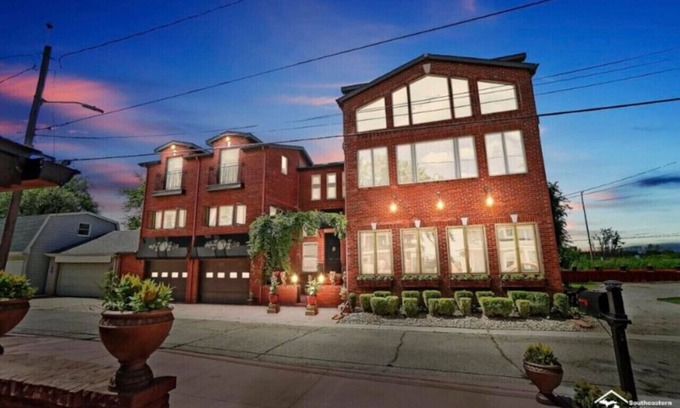 Luna Pier House | Part of Mini-Mansion, private, Lake Erie views