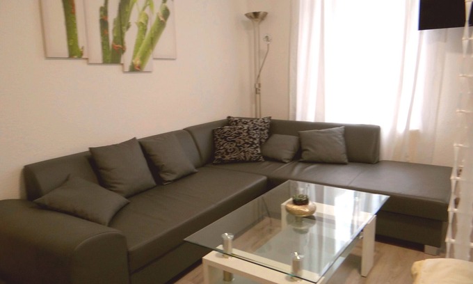 Altlindenau Apartment | Parthesuite - in a listed Wilhelminian style building near the city center