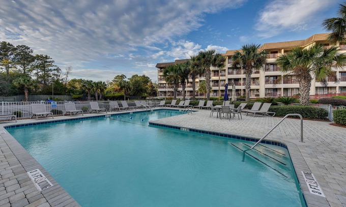 Folly Field Condo | Partial Ocean View: Hilton Head Island Condo!