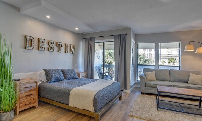 Holiday Isle Apartment | Partial Ocean View @ Sandpiper Cove - Netflix included