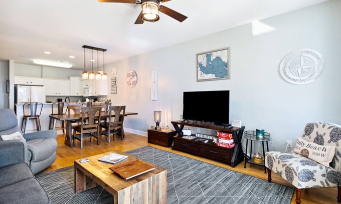 Folly Beach Condo | Partial ocean view & 'A Stone's Throw' to shops & restaurants
