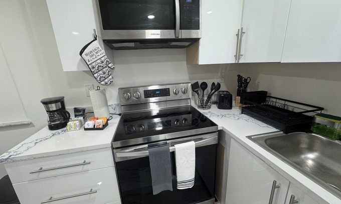 Pembroke Pines Apartment | Pasadena Lakes Retreat 2 beds studio in charming Pembroke Pines
