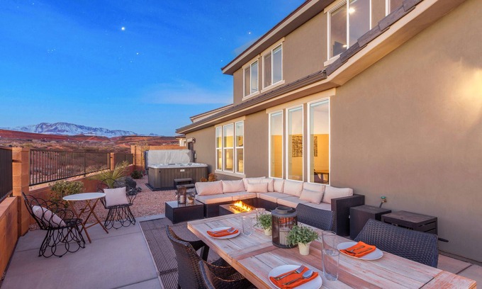 Washington House | Paseos 1101 | Private Hot Tub, Outdoor Games & Shared Pickleball Courts!