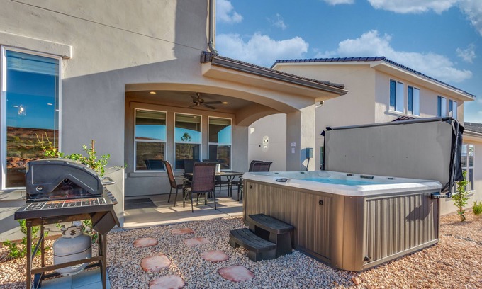 Washington House | Paseos 1141 | Private Hot Tub, Basketball Arcade, Ping Pong, Foosball, and More!
