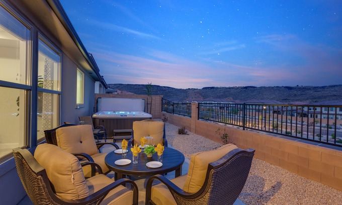 Washington House | Paseos 1146| Private Hot Tub, Pickleball Court, Access to Community Pool