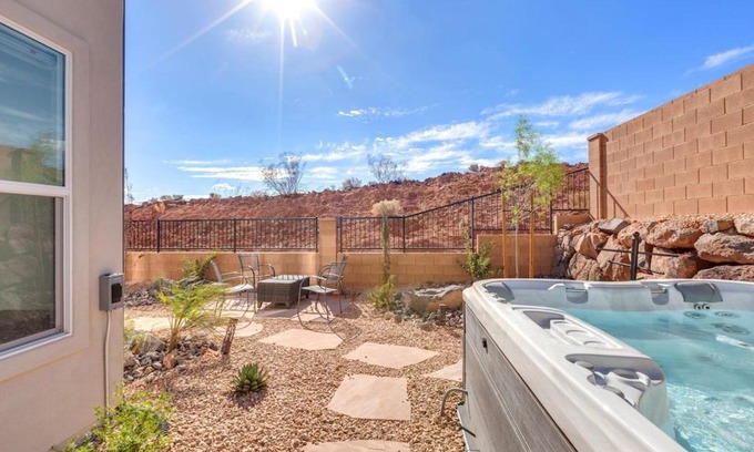 Washington House | Paseos 1213 Brand New Home, Private Hot Tub, BBQ Grill, Ping Pong, Air Hockey, and More!