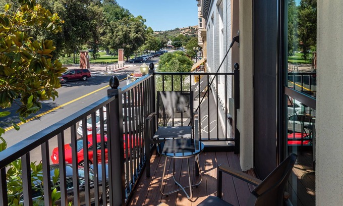 Paso Robles Apartment | Paso Park Suite 204-Balcony Overlooking Town Square in Downtown Paso Robles!