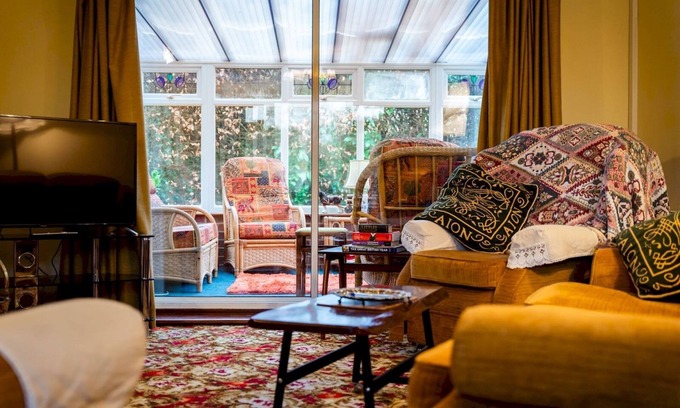 Verwood House | Pass the Keys | A quintessentially English home nr the New Forest