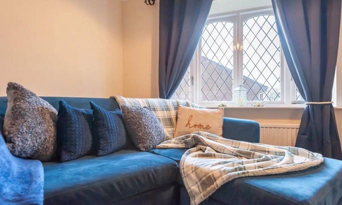 Beeston Apartment | Pass the Keys | Cosy Haven next to White Rose Shopping Centre