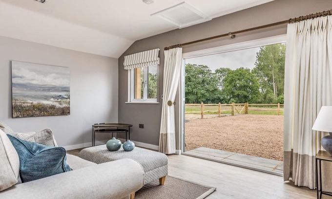 Funtington Apartment | Pass the Keys | Delightful 1 bed lodge in South Downs village