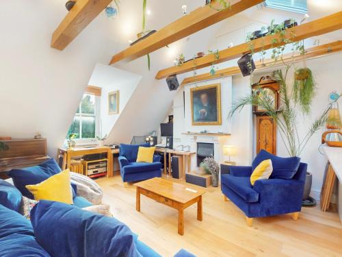 Frognal and Fitzjohns Apartment | Pass the Keys Elegant flat in trendy Hampstead