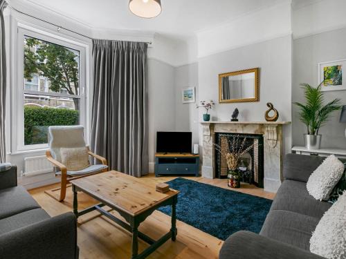 Northcote House | Pass the Keys Elegant GetAway House in Vibrant Clapham Juction