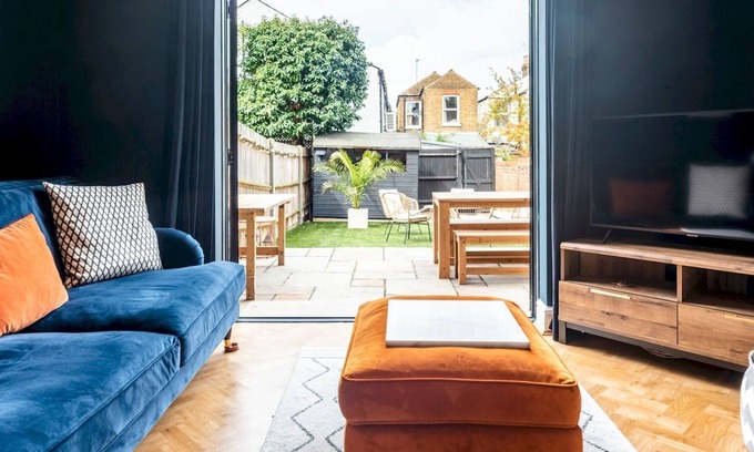 Canbury House | Pass the Keys | Family home with garden and free parking in Kingston