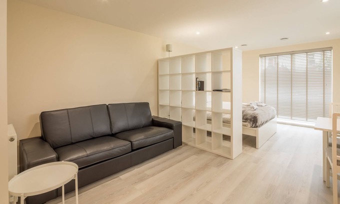 Cambridge Apartment | Pass the Keys | Flat 9 Lovell Lodge - Modern Studio near Science Park
