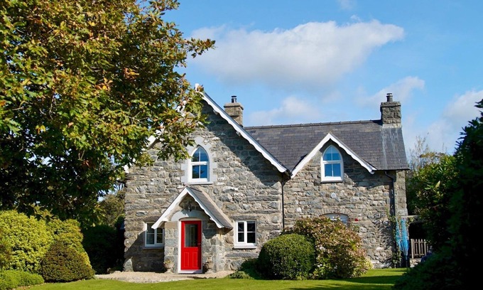 Dyffryn Ardudwy House | Pass the Keys | South Lodge Coastal Cottage