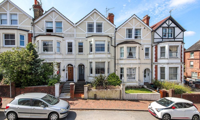 Royal Tunbridge Wells Apartment | Pass the Keys | Perfectly located flat