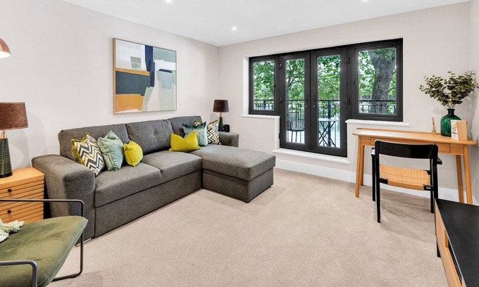Rotherhithe House | Pass the Keys | London Waterfront Townhouse near tube