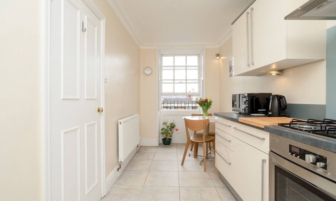 Bath Apartment | Pass the Keys | Lovely 1 bed flat with parking close to the centre