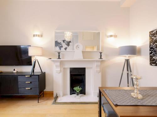 Pimlico Apartment | Pass the Keys Lovely 2-bedroom flat in Pimlico w outdoor patio