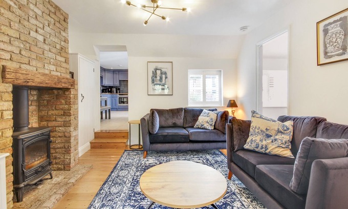 Tonbridge House | Pass the Keys | Lovely Countryside Coach Cottage