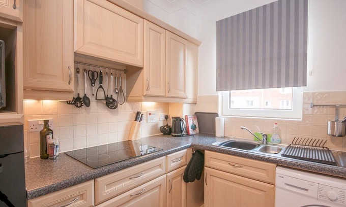 Butetown Apartment | Pass the Keys | Modern 2 Bedroom apartment next to Bay with Parking