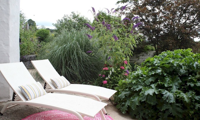 Carmarthen Apartment | Pass the Keys | Pet friendly Garden flat in Carmarthen