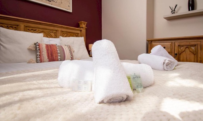 Renfrew Apartment | Pass the Keys Private Entrance GF 2 bed flat near Renfrew Centre