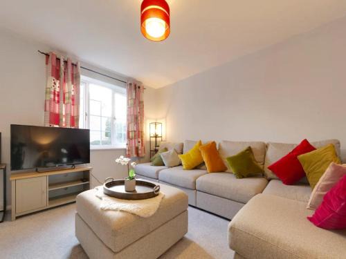 Cherry Hinton House | Pass the Keys Renovated Sunny Home Pass the Keys
