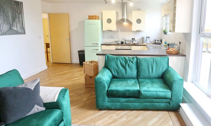 Chorlton-on-Medlock Apartment | Pass the Keys | Roof Terrace Flat + Parking Mins From Manchester