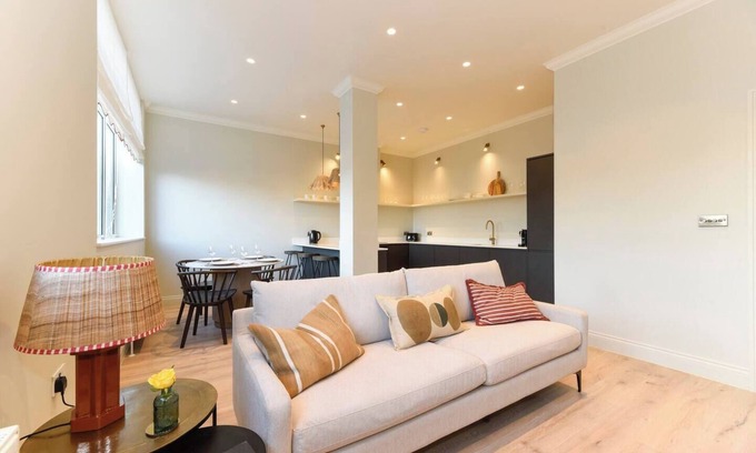 Twickenham Riverside Apartment | Pass the Keys | Stunningly designed gem, London
