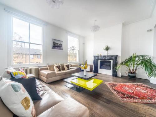 Harrow Road Apartment | Pass the Keys Stylish 3-Bed Duplex Apartment Near Notting Hill