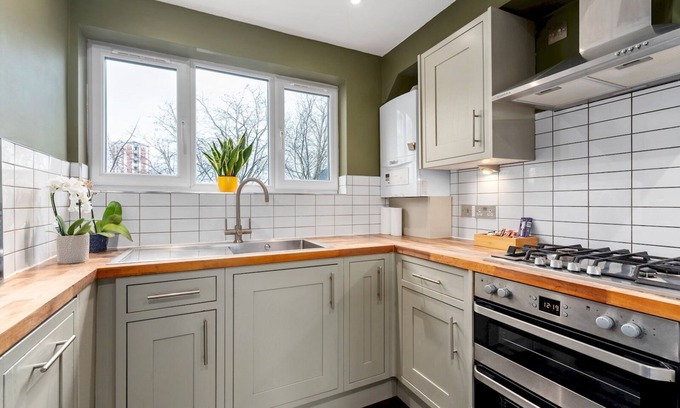 Stockwell Apartment | Pass the Keys | Stylish Apartment Short walk to the River Thames