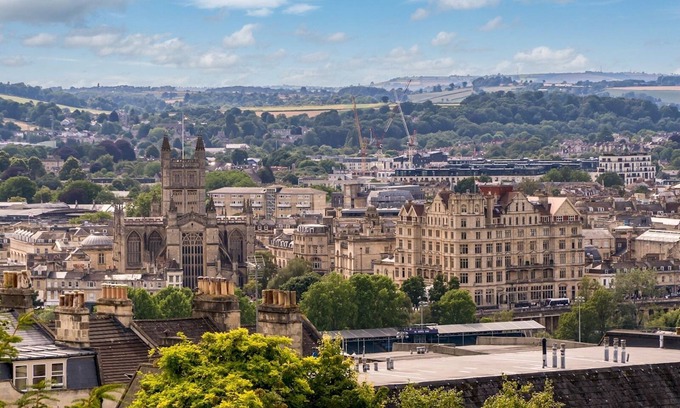 Bath Apartment | Pass the Keys | Stylish apartment in stunning location plus parking