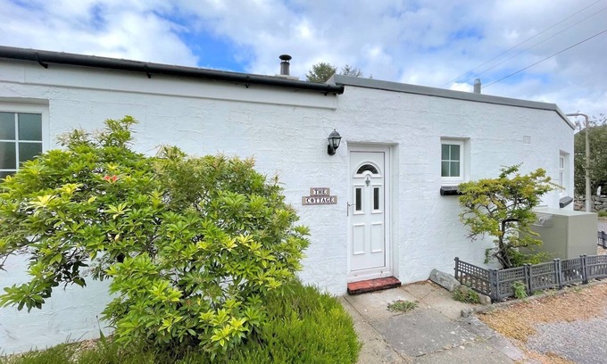 Rockcliffe House | Pass the Keys | Traditional Scottish Cottage in Beautiful Location