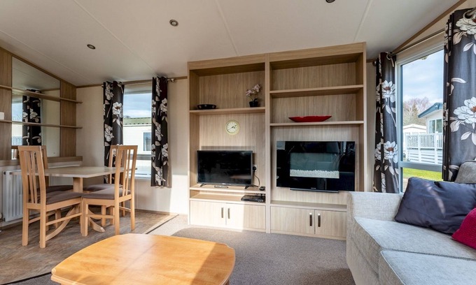 Wimborne House | Pass the Keys | Wilksworth - Lovely 2 bedroom caravan in a perfect location