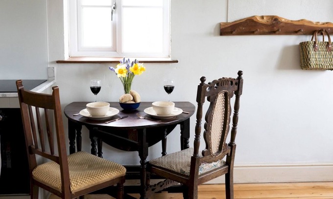 Pentrefelin House | Pass the Keys | Y Beudy, Glanddu