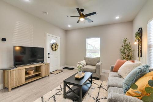 Northeast Houston Apartment | Patio and Fenced Yard Home Close to Dtwn Houston!