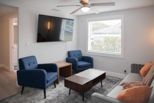 Gifford House | Patio I Firepit I 65 TV w/Netflix I 472mbps I WD