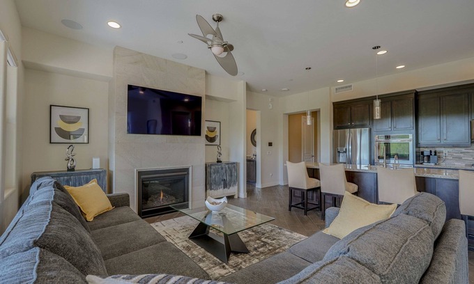 Troon North Condo | Patios & Mountain Views at Modern Scottsdale Condo