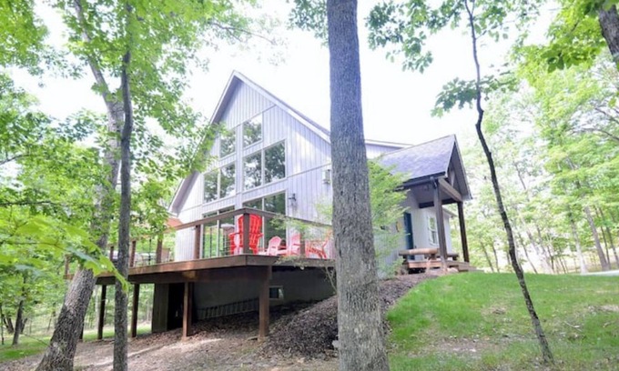 Berkeley Springs Cabin | Pattertwig - Pet friendly & near Cacapon State Park Newly constructed, sleeps 8