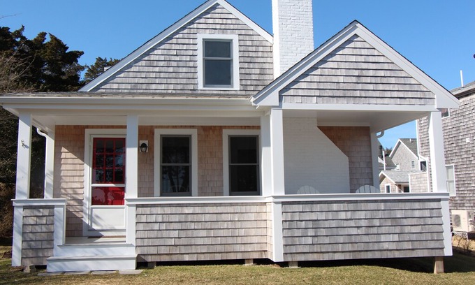 Pocasset House | Patuisset Island in Pocasset - steps from the beach - minutes from the bridges