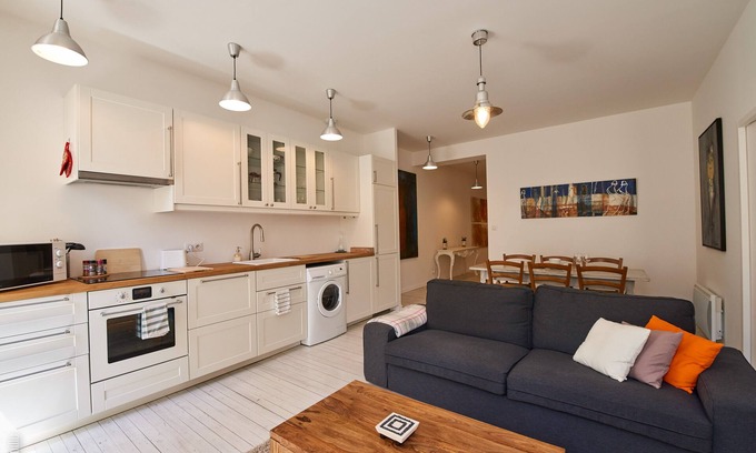 Blaye Apartment | Pauillac two bedroom apartment on second floor