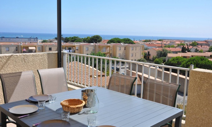 Saint-Pierre-la-Mer Apartment | Pavilion with terrace sea view and pool in residence