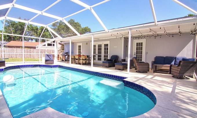 Sarasota House | Paws and Play Family Retreat – Pool, Play, and Relaxation!