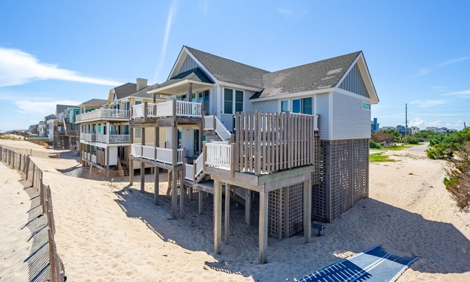 Avon House | Paws in the Water - Picturesque 5 Bedroom Oceanfront Home in Avon