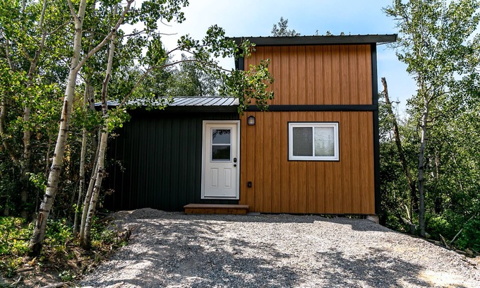 Mountain View House | Payne Lake Wilderness Huts - Grizzly Basin