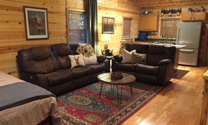 Newnata Cabin | Paynes Place- A Charming 2-bedroom cabin close to Blanchard Caverns/Mirror Lake