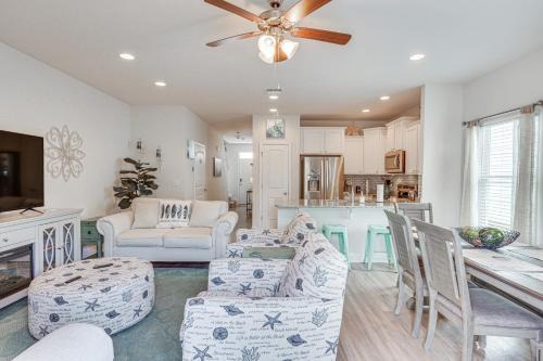 Thomas Drive House | PCB Townhome with Deck and Pool Access 3 Mi to Beach!