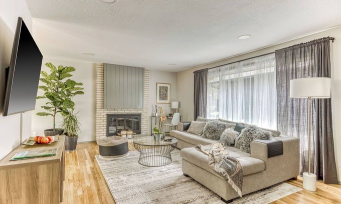 West Haven-Sylvan House | PDX Launching Pad - 2 bedroom house in a close-in, quiet Portland neighborhood
